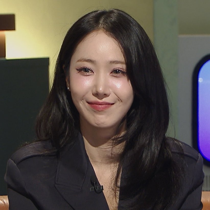 stvnxnez's tweet photo. panelist sinb are sooo pretty 🫠 https://t.co/6CJamar7Ty