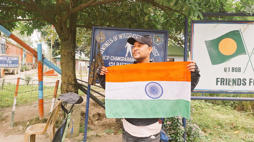 RakeshChatry's tweet photo. INDIA 🇮🇳 BANGLADESH BORDER | SOLO RIDE 🏍👍 https://t.co/qK96chBFjI