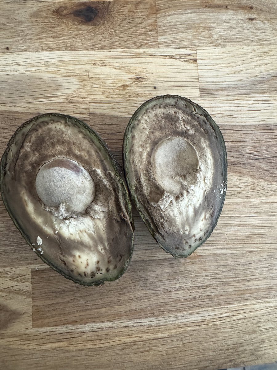sole_rojas's tweet photo. @LidlGB Two weeks in a row I’ve bought fruit that looked perfectly fine from the outside but was bad inside. A £2 voucher is not an adequate solution.

Please review your refrigeration and storage processes, as the quality of your fruit is clearly being affected somewhere https://t.co/nVfyWZEYH4