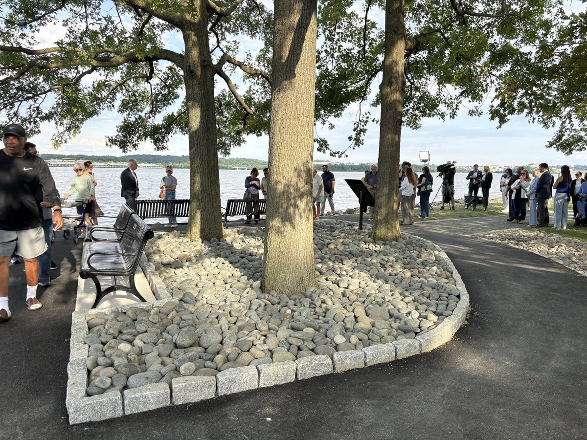 Oriana0214's tweet photo. Yesterday families, friends, advocates, lawmakers and more gathered at the new DCA crash memorial, unveiled at Rivergate Park in Alexandria, Va. NTSB chair @JenniferHomendy reiterated as each day passes without action “represents a continued and unacceptable risk to public safety.”