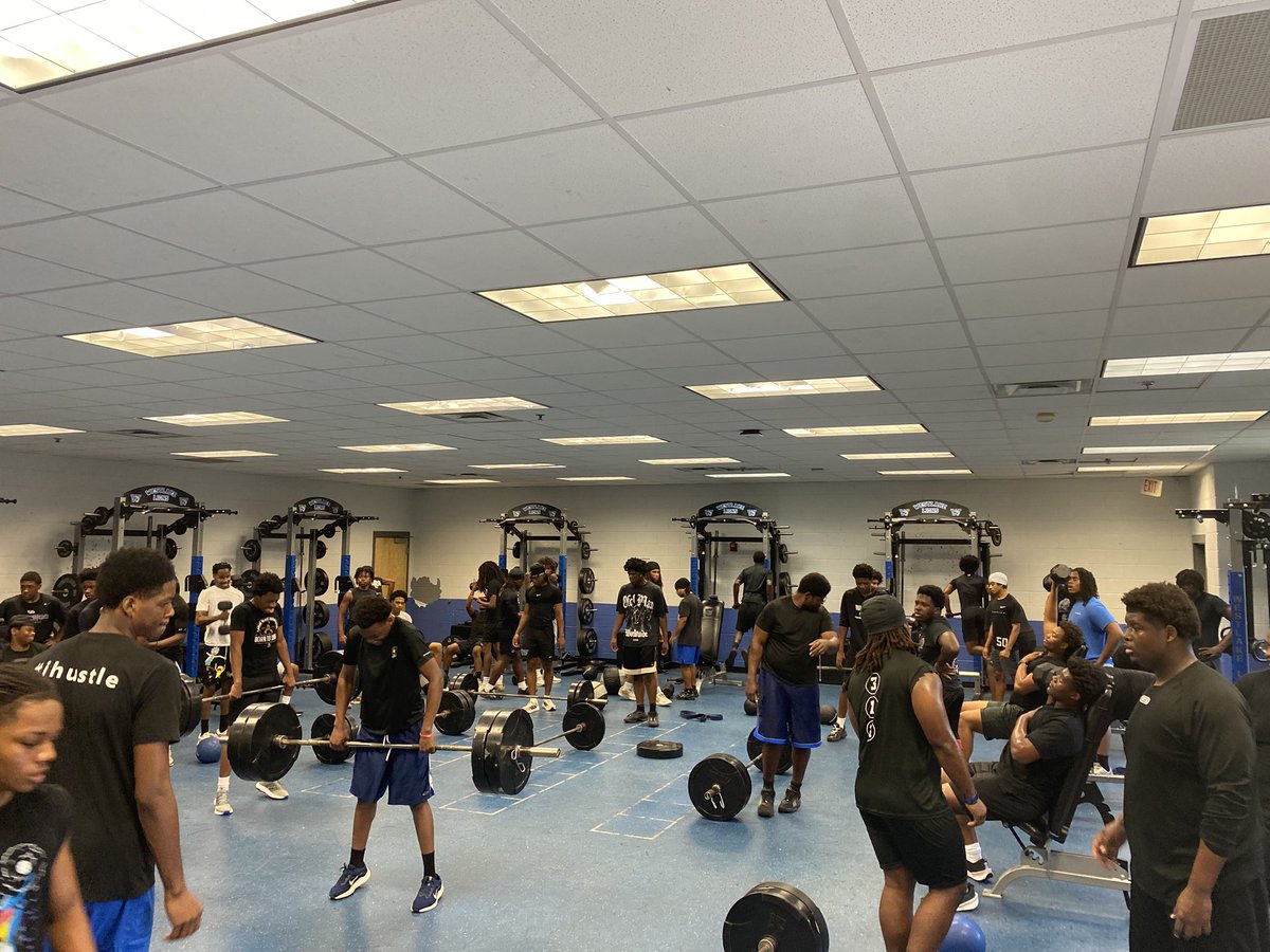 RecruitWestlake's tweet photo. Don’t mind us! We just working to get better! The water is rising!! Let’s go!! @WestlakeFB1 @WestlakeSports1 @LionsDreamTeam @kwhit4 @Coach_OBrien @CoachMorgan63 https://t.co/4blaSZK9xP