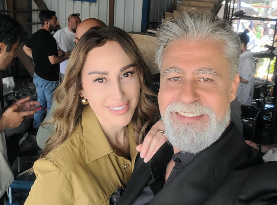 wardelkhalonset's tweet photo. من مسلسل " بنات عماتي وبنتي وانا"  اللي بعدو  بذاكرة اجيال عشاق الدراما  وبينحضر لليوم ، ومن بعد ما تواجهنا ب للموت ٣ ،رجعنا التقينا علي منيمنة وانا ب "حب اعمى" ..
التصوير  متعة مع الناس اللي سبق واتشاركوا نجاحات وذكريات حلوة..
ستاي تيوند😁🌹 https://t.co/FS8GxYrlR8