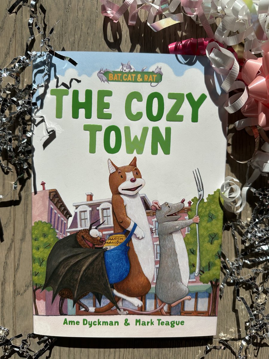 AmeDyckman's tweet photo. ๐HOORAY๐! Itโs the #BOOKBIRTHDAY of:
๐๐๐ฆ BAT, CAT & RAT #5:
๐๏ธTHE COZY TOWN๐๏ธ!
๐ by me
๐จ by #MarkTeague
from Beach Lane Books, @SimonKIDS!
A ๐ to cozy towns, flea market fun, chatting w/ neighborsโ& MARSHMALLOWS! ๐!
Share a copy w/ YOUR cozy town! TY! โค๏ธ๐! #kidlit https://t.co/ETEGhESPWH