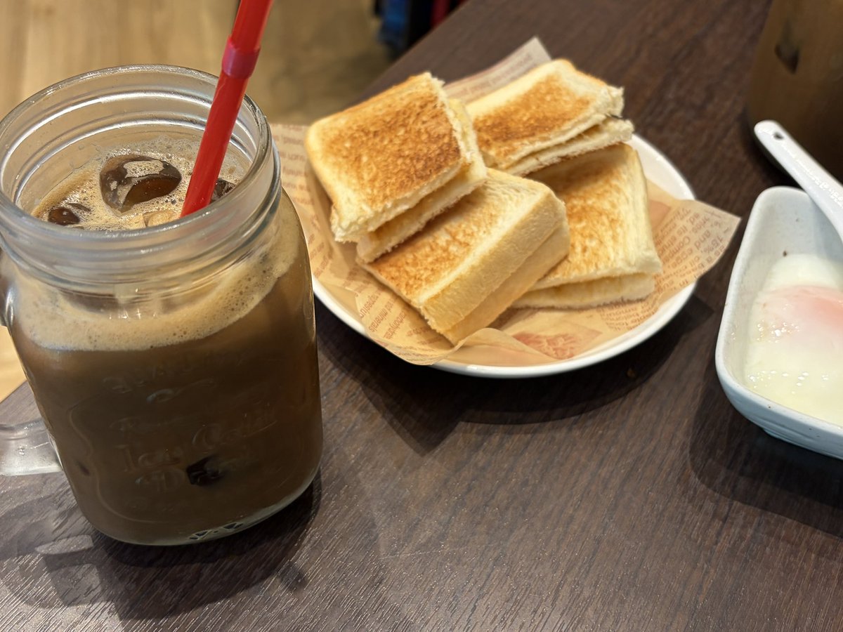 iam_asheng's tweet photo. 水道橋のアパホテル1階にあるマレーシア料理が食べられるKopitiamへ！ニョニャラクサを頼んだら想像の3倍くらい美味しいやつが出てきてびっくり！食後にはしっかりカヤトーストとコピを頼んで近付いているマレーシア旅行の予習。 https://t.co/23nRTVPoG3