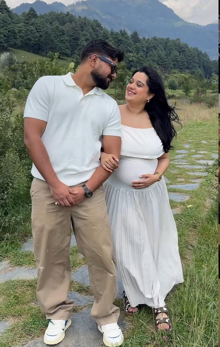 ChuddyPasha's tweet photo. Sarah Hussein ☪️ feel into RSS backed sex trap of Saurav Nagar 🕉 and now does puja for him and will be having his child 🤮. 
#BLT #SanghiTrap #LoveJihad #Interfaith https://t.co/ONq1Ckl5sm