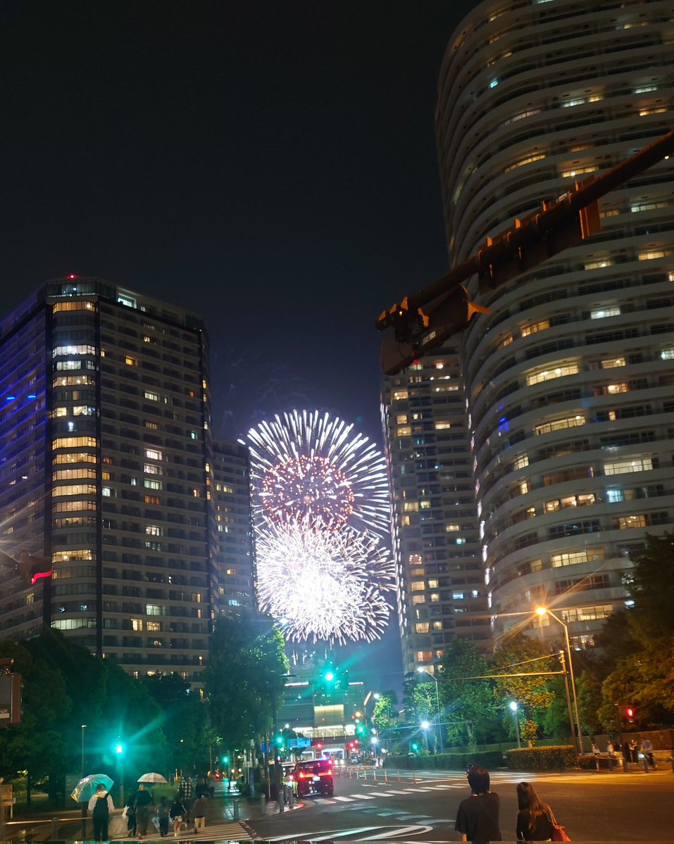 ayumin4126's tweet photo. 仕事終わり花火見れた🎆
大好きな人と見る花火めっちゃ綺麗でした⸜︎❤⸝‍ https://t.co/GW9NIlpbyu