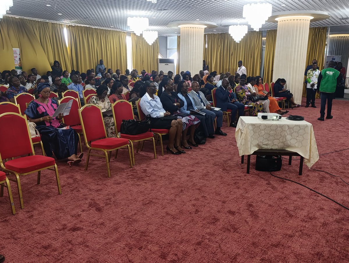 UNIPSY_'s tweet photo. 2èmes Journées scientifiques de la SOCADO au Cameroun.
@UNIPSY_ a présenté les résultats de sa recherche scientifique : la grossesse précoce et surtout celle non désirée/planifiée est un des facteurs explicatifs de la survenue d'un trouble psychologique périnatal
#unipsyhealth https://t.co/sFTLPg2h5N