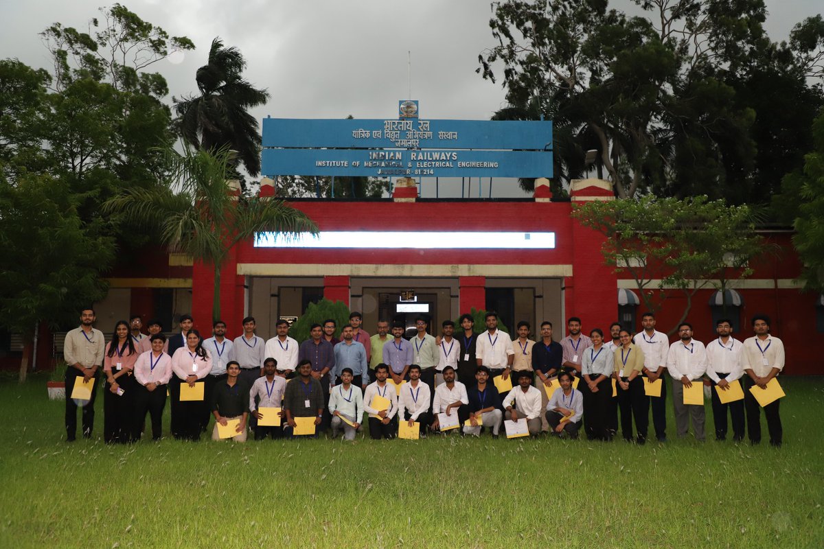 gsv_vadodara's tweet photo. GSV https://t.co/klILlVD8xB Mechanical Engineering 2nd Yr students completed a 2-week Industrial Visit-cum-Summer Internship at #IRIMEE, Jamalpur(18тАУ29 May 2026). They gained hands-on exposure to advanced railway technologies, predictive maintenance, & high-speed rail systems. https://t.co/ZhQQzuP8zR