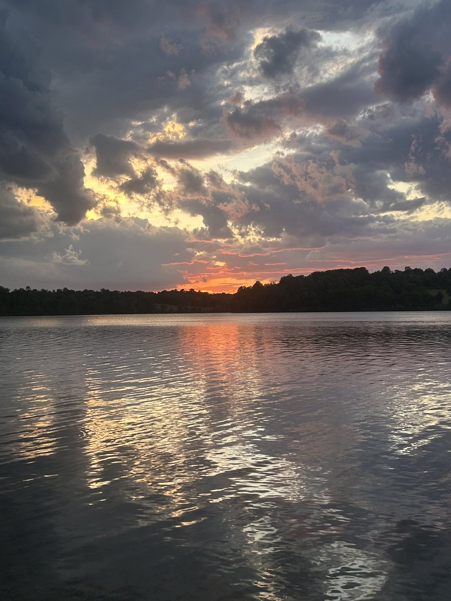 yourbestally's tweet photo. Not the best sunset. It looked better before I took these photos. But still love seeing the sunset over Marsh Creek Lake https://t.co/Gu4EBYn3r2