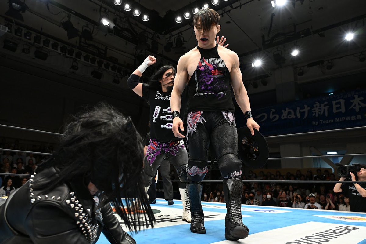 ilusion0821's tweet photo. 今日は佐々木大シオンvs SHOの試合だと聞いていたぞ。
それなのに後ろから本物が乱入してきやがった！
こりゃ無効試合だ。カリスマのちょっくら優勝の可能性もまだあるってわけだ！
#BOSJ33 #DAMNATION_TA https://t.co/GeNnk73VOC