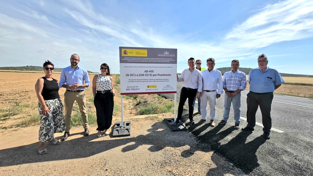 dipualba's tweet photo. 🚧 ¡Cerca de 1,6M€ invertidos en #Pozohondo para mejorar más km de carreteras provinciales!
#AB410 (Pozohondo-Alcadozo): 9km renovados con fondos propios
#AB400: 6km reparados con el Gobierno de España
+seguridad, mejor comunicacion, +oportunidades
🌐https://t.co/QTAMzkIPb1 https://t.co/xD6fznOo94
