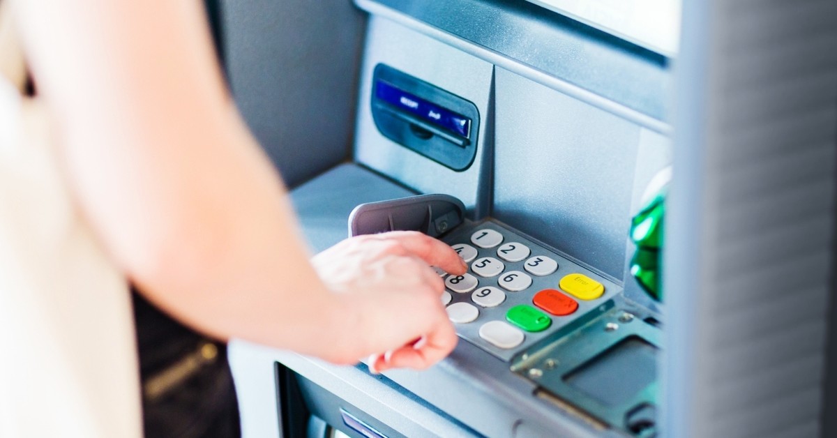 Zivesk's tweet photo. Klienti ČSOB, 365bank a Poštovej banky získajú prístup k spoločnej sieti 600 bankomatov. Táto novinka prinesie aj dôležitú úpravu doterajších limitov pri výbere hotovosti.
Viac tu: https://t.co/WTTWUkZeVq

#banky #banka #vkladomat #csob https://t.co/lc9woj5rkz