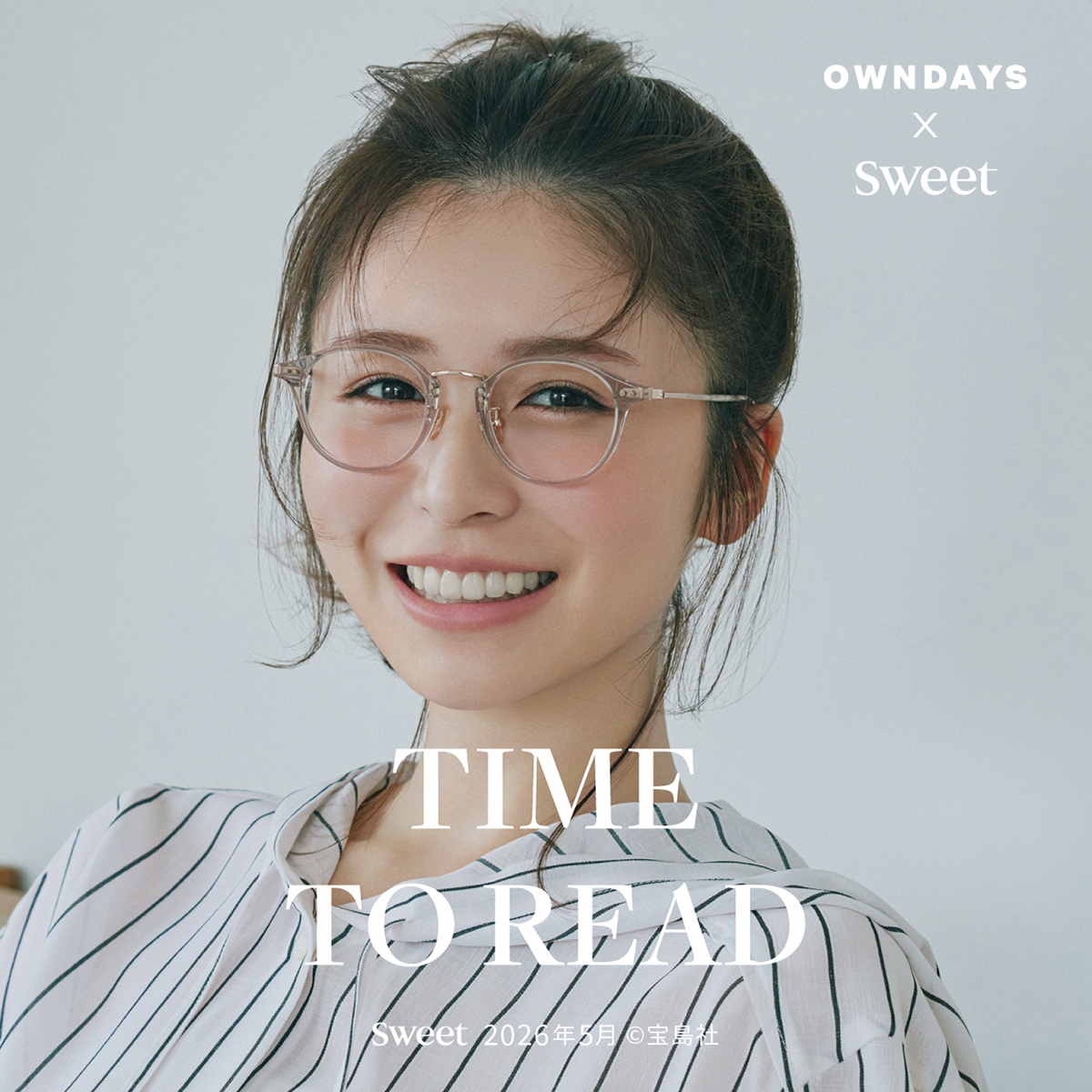 owndays_PR's tweet photo. 【OWNDAYS × sweet 長濱ねる】

 📚 𝑻𝑰𝑴𝑬 𝑻𝑶 𝑹𝑬𝑨𝑫

のんびりおうちで過ごす日は、柔らかなヌケ感を演出するクリアフレーム×メタルのコンビネーションを。
印象もかけ心地も軽やかなボストン型がよくお似合い🤍

https://t.co/DtkMt1qLaZ

#sweet #長濱ねる https://t.co/FIpEXknG0e