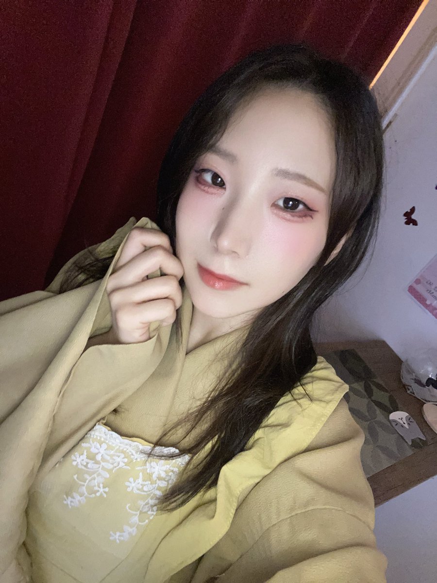 kii_0728's tweet photo. 本日お給仕です✨️✨️✨️

初めて被るゆらぎちゃんと一緒にお待ちしております！
来られる方雨なのでお気をつけて🙇🏻‍♀️❕ https://t.co/pBGDhndwBi