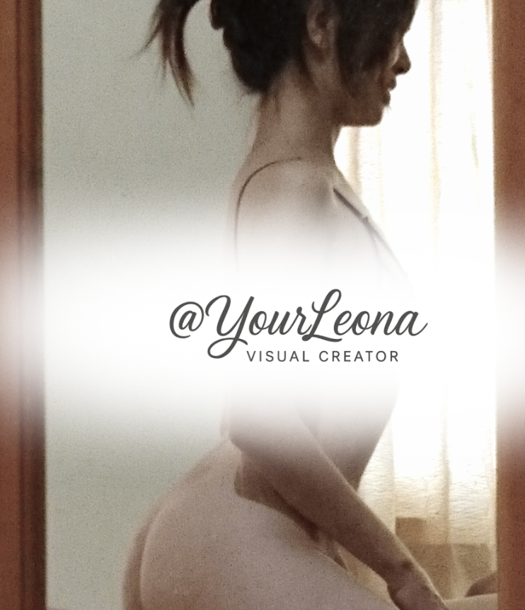 yourleonalover's tweet photo. Mirror selfie from today’s yoga session. It’s not just exercise, it’s a conversation with myself. 💪��
I love sharing 100% me. 
More exclusive content on my OF💕
#Yoga #ArtOfBody #瑜伽 https://t.co/fjwnWqks3N