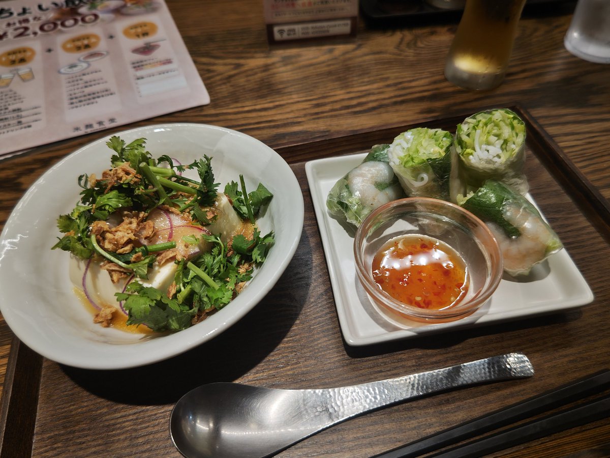 hiro_gm's tweet photo. ちょい飲みセット♪
台風来るゆーてんのにねw
普段の平日はリモートだから家飯だけど、外出先だと外で食べたくなる

しかし、BGMがJanne Da Arcって。なかなか https://t.co/BGYQuCEX6Q