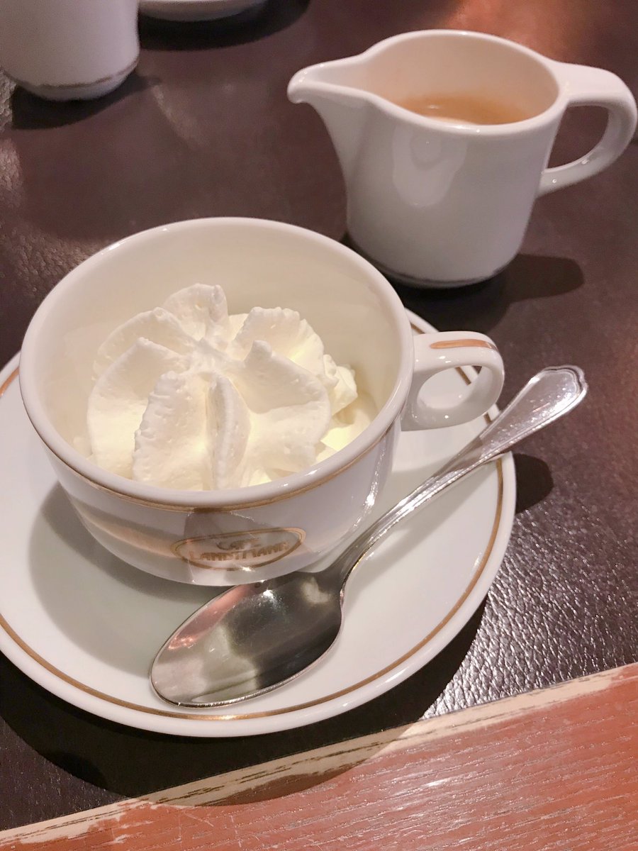 MistressNoohl's tweet photo. 甘いもの大好きっ子ですが、生クリームはあまり得意ではなく…。

でも、こちらの生クリームは（乳脂肪分高そうですが）繊細で軽やかな風味で、非常に美味しかったです💫　珈琲とのマリアージュがヤバいレベル☕️ https://t.co/rwMmocNoAP