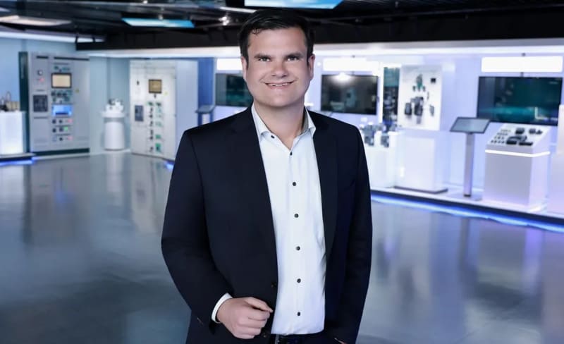 infoPLC_Plus's tweet photo. Markus Grabmeier es el nuevo CEO de productos eléctricos en Siemens
https://t.co/SbLOFuVo1O
Andreas Matthé, el anterior director ejecutivo, se jubilará a finales de septiembre de 2026 tras quince años al frente de la empresa. https://t.co/sUmUUzq8aR