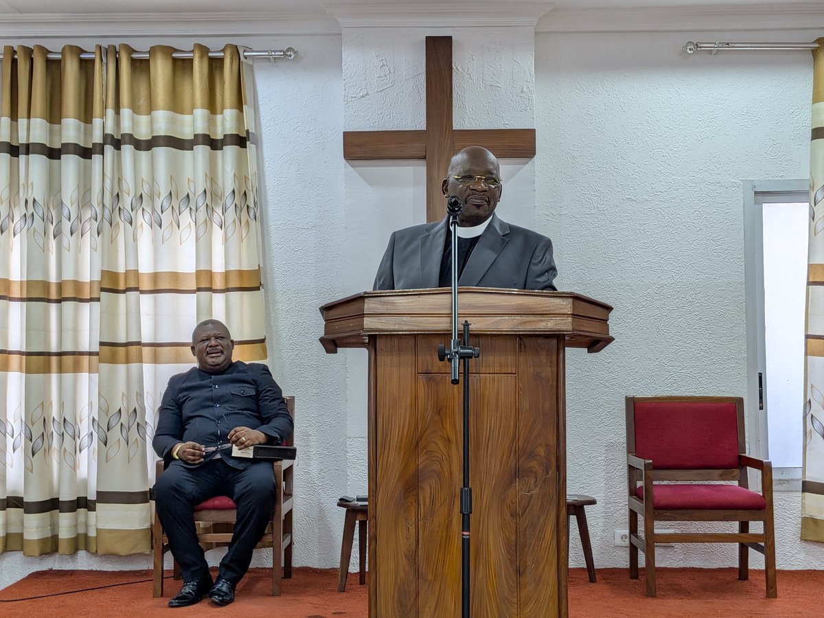 CongoTLM's tweet photo. TLM Congo a pris part au vernissage du livre "L'Évangélisation: la méthode du laboureur" à l'ECC lundi 1er juin à Kinshasa. Un événement doublement marqué par une prédication interpellatrice du Monseigneur André Bokundoa et le baptême de l'ouvrage du Pasteur Martin Mampuya.
#rdc https://t.co/5LrmgyUrWq