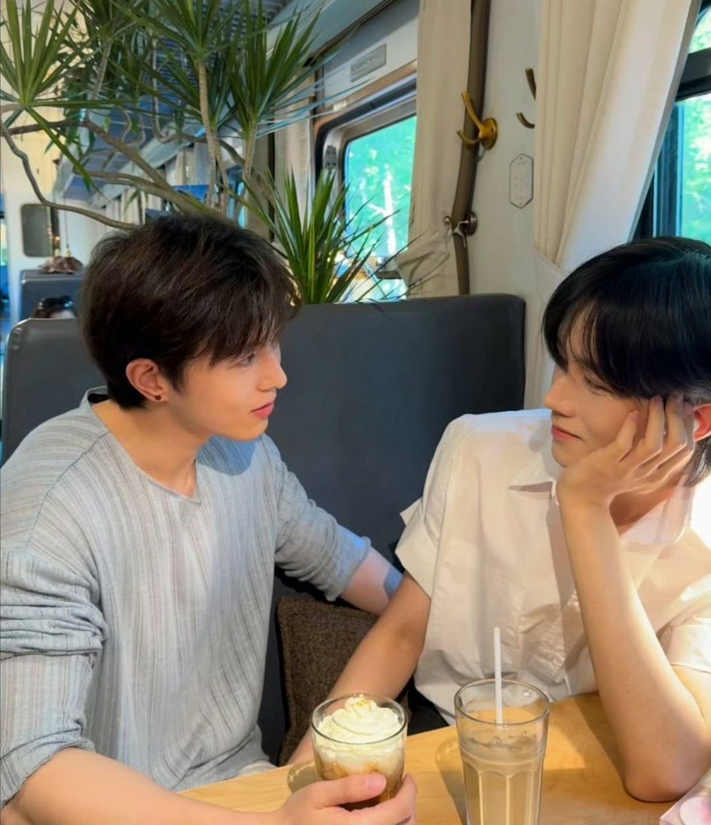 Meapi_Meapi's tweet photo. Xingqiu's love posts
Day 2

Their eyes when they look at each other💜💜💜
When their eyes meet, there is such a beautiful strong and pure love in them. It's clear from their eyes that they are each other's whole world💜💜💜

PRIDE MONTH WITH XINGQIU  
#XingQiuLOVEWinsAll https://t.co/ZJjqSK5pNj