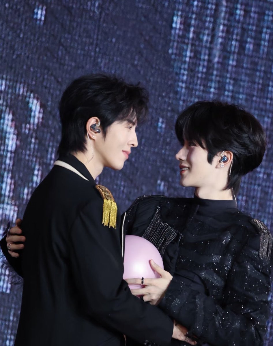 Meapi_Meapi's tweet photo. Xingqiu's love posts
Day 2

Their eyes when they look at each other💜💜💜
When their eyes meet, there is such a beautiful strong and pure love in them. It's clear from their eyes that they are each other's whole world💜💜💜

PRIDE MONTH WITH XINGQIU  
#XingQiuLOVEWinsAll https://t.co/ZJjqSK5pNj