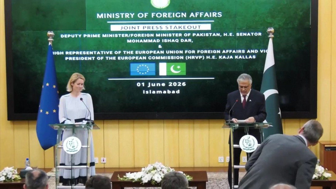ThevariantUS's tweet photo. Brussels to Islamabad: "We need you." 🇪🇺🇵🇰
As the Middle East burns, Europe is engaging Pakistan like never before. But Pakistan's influence has limits. 👇 
https://t.co/WY7ckE2DaM
#EuropePakistan #MiddleEast #Geopolitics #TheVarian https://t.co/rwOhNbbm5N