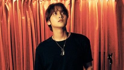 dhfullsunflower's tweet photo. 🎤🥃 drunk on you - a nohyuck au

donghyuck, known as haechan on stage, lived for fun nights and a little bit of chaos. attention usually came easily to him.

but the bartender he noticed one night seemed completely unimpressed. and that alone was enough to keep dh coming back. https://t.co/exp50lOH3D