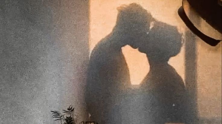 dhfullsunflower's tweet photo. 🎤🥃 drunk on you - a nohyuck au

donghyuck, known as haechan on stage, lived for fun nights and a little bit of chaos. attention usually came easily to him.

but the bartender he noticed one night seemed completely unimpressed. and that alone was enough to keep dh coming back. https://t.co/exp50lOH3D