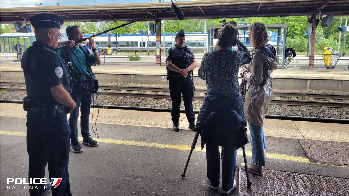 PoliceNat51's tweet photo. #Recrutement Jour 2
▶️ Reportage sur la réserve opérationnelle
▶️ Patrouilles TER aux côtés des réservistes opérationnels mobilisés pour la sécurisation des trains, des quais et des voyageurs
📺 Reportage à découvrir du 1er au 4 juin midi et soir sur @France3CA https://t.co/yWP0Hmu95H