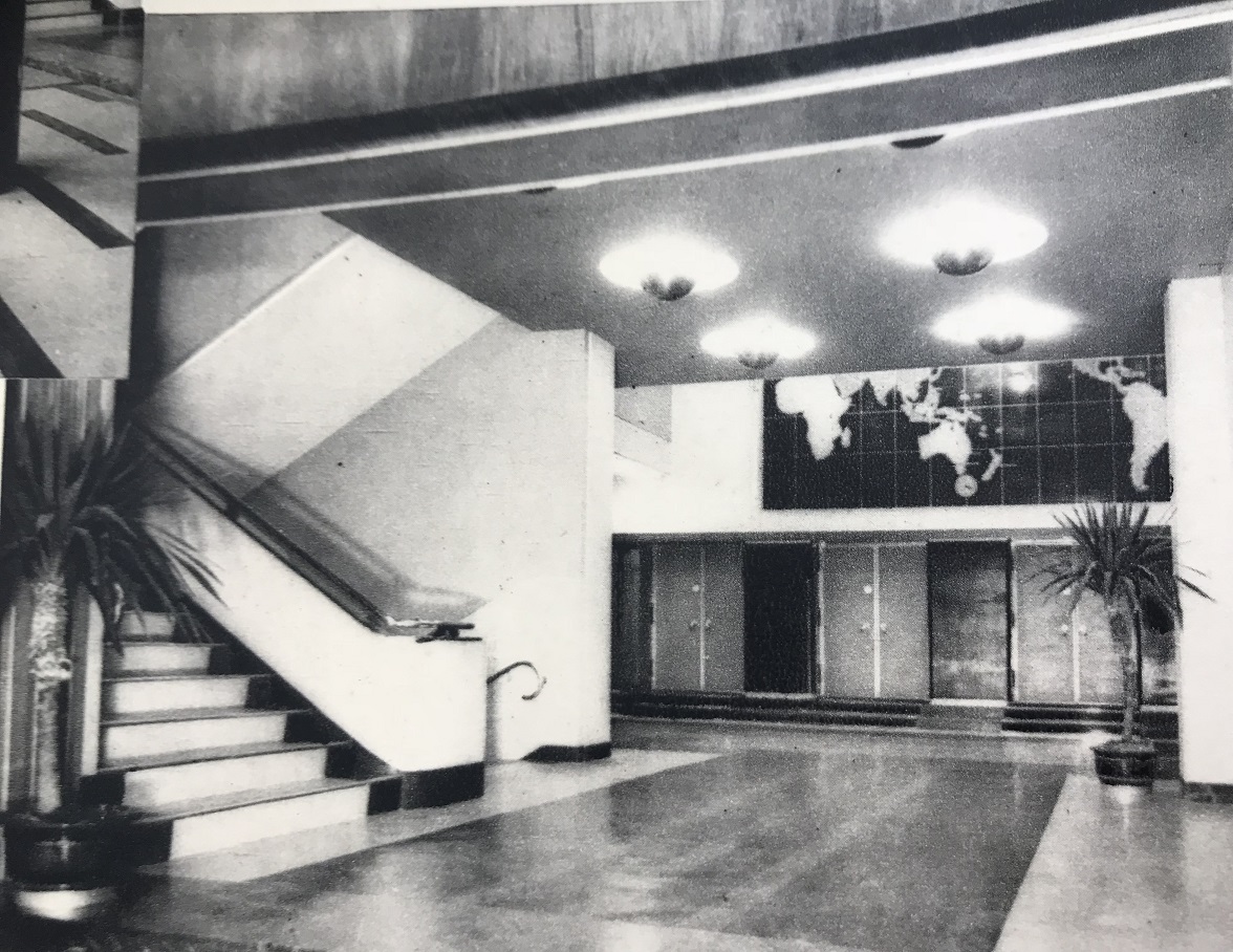 parupunte_nobu's tweet photo. 【戦前の大阪】
1937年『大林組工事画報』より、大阪放送（NHK大阪）会館。外観と中の放送室。
NHK大阪と言えば住所は「馬場町」という記憶があるけど、調べたら今は大手前になっていました。
この建物を見た人はいますか？ https://t.co/JmJXsxDWQ0
