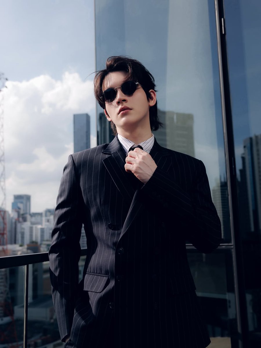 MaisondISBANKY's tweet photo. @Bank_mondop Celine Metal Frame 28 Sunglasses in Metal.
📸 IG : isbanky
@Bank_mondop #ISBANKY
#Namsilpthai #CelineSunglasses https://t.co/7vuYpIVWnv