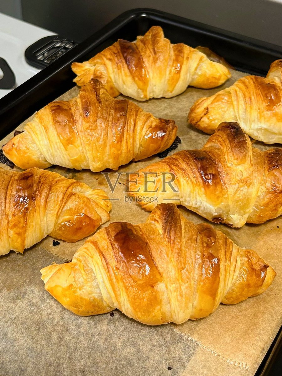 SusanStarrett2's tweet photo. Just pulled these warm butter croissants from the oven—flaky, buttery perfection in every bite  #SundayBite https://t.co/6ALzA2I4FI