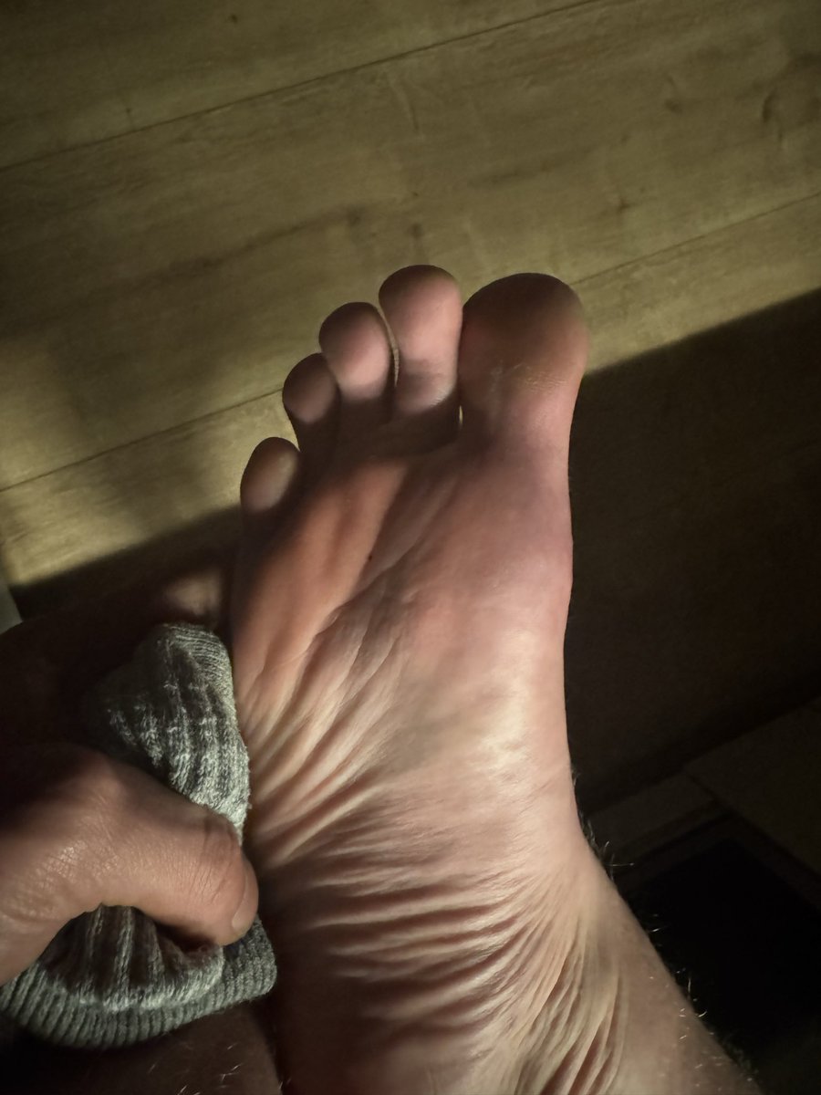 DavosMaster's tweet photo. Lick it, between the toes. https://t.co/uU7Rp7jIMx