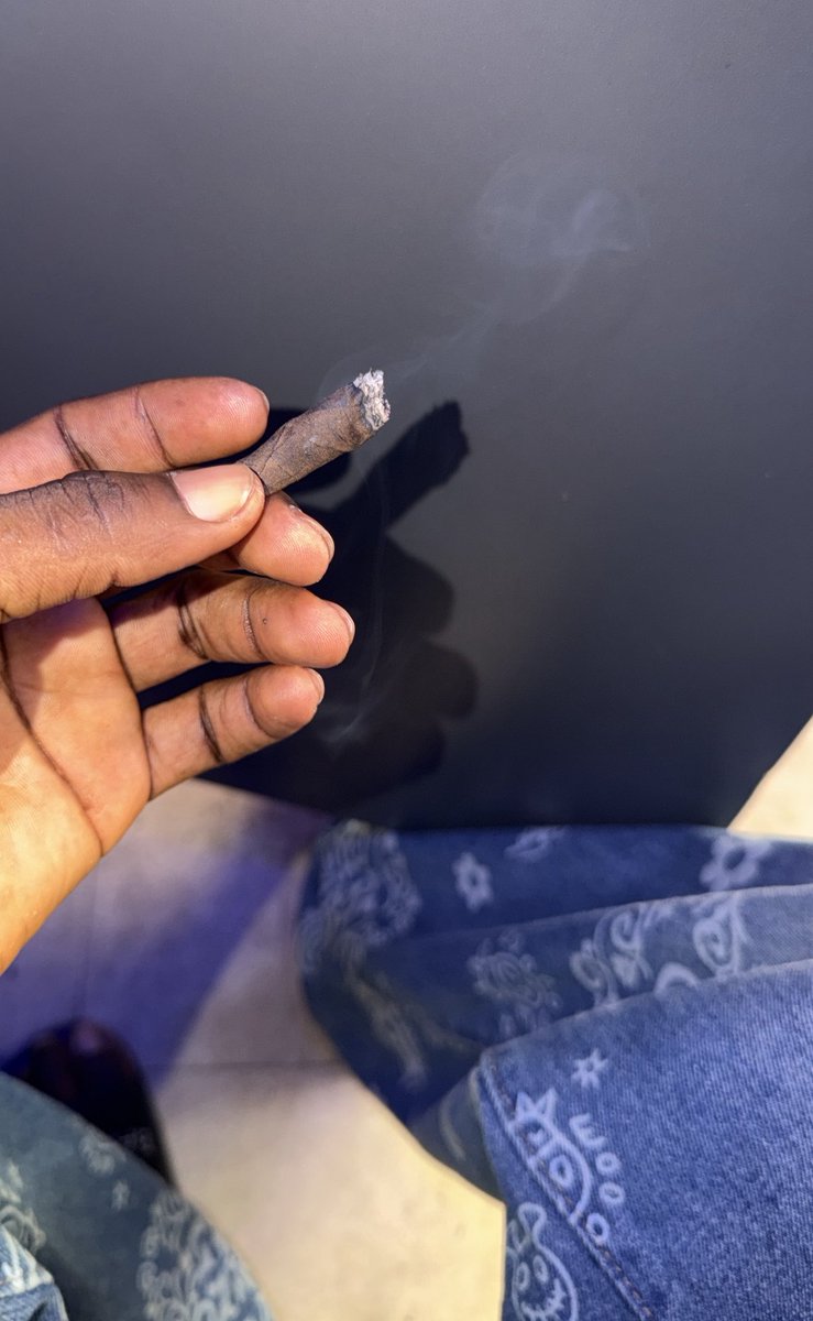 HighkushStrain's tweet photo. Morning blunt hit different, everywhere just dey soft 😮‍💨🍃 https://t.co/6ccitqdb73