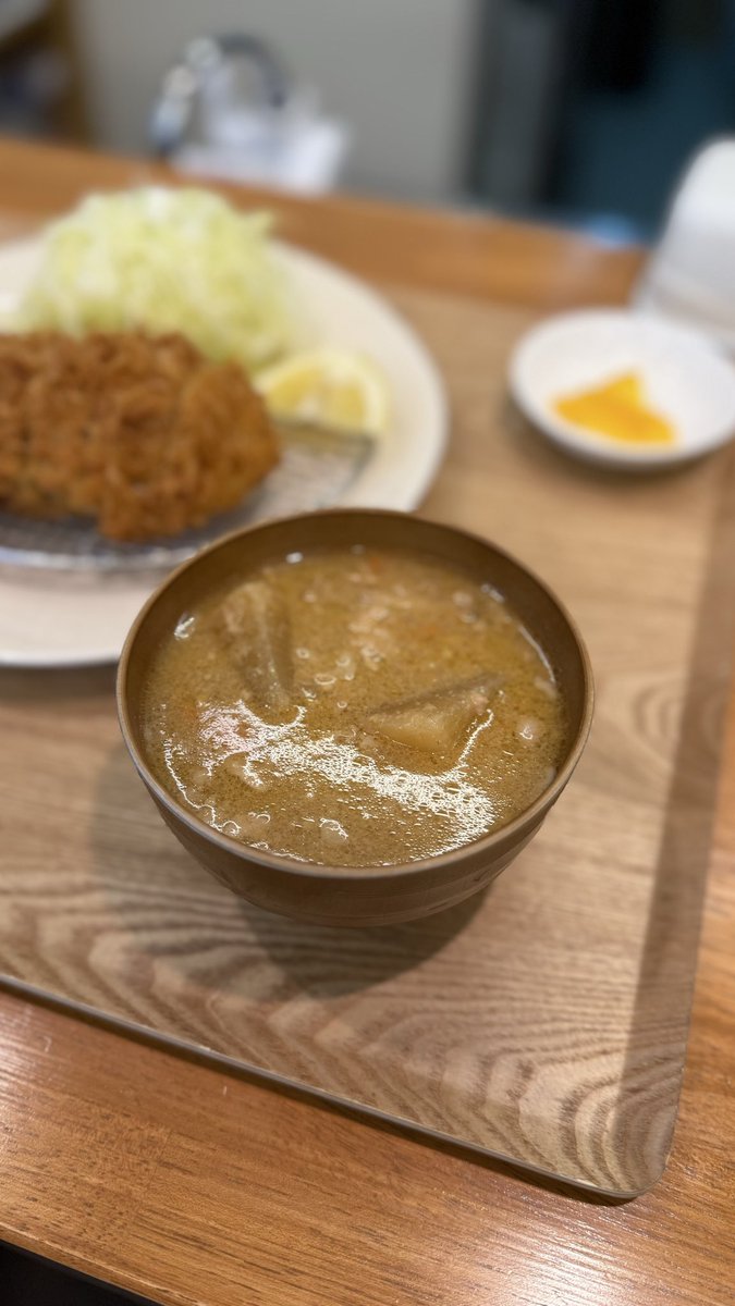 oAqg1hETjl7MLXT's tweet photo. 栃木県大田原市
ローストポークわん 大田原店
ローストポークとんかつ定食 小

先日の🥩わたくしのGW8日目は
『わん』さんへ🚗✔️

やっこやっこな御肉様🥩数種の塩とソースでいただきました😋
御肉様も知ってる豚汁もご飯も超絶旨い‼️
🐴🐴🫶🥩‼️ https://t.co/fJ86dHzN01