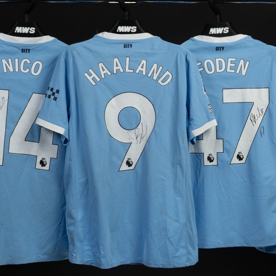 City_Xtra's tweet photo. An @ErlingHaaland match-worn shirt sold for £22,552 this season - and another for £17,531 - making him the only footballer to appear twice in the top-five highest selling shirts on @MatchWornShirt! 🇳🇴

#ManCity matched Liverpool in having three top-10 entries, while they are the only club to have shirts from a single game (0-4 vs Wolves) in the season's top-10. 🩵