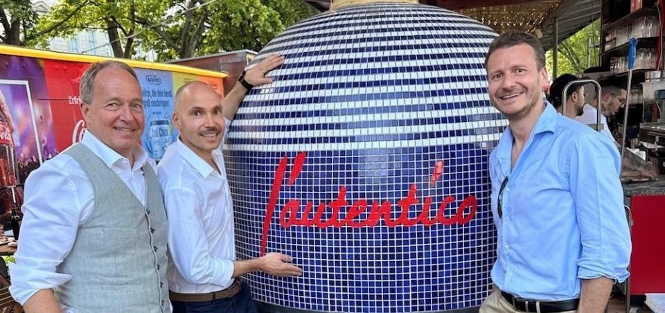 akhaelss's tweet photo. Neapolitanische Pizza trifft Franchise-Kompetenz: „l’autentico“ startet nächste Expansionsphase #Wien #Gastro #Gastronomie #Kulinarik #Essen #Gourmet #Genuss #Pizza #Pizzeria #Franchise #Wirtschaft #Unternehmen #Expansion #Koch #Küche #Food 🔗 https://t.co/bjsGyvvlZX https://t.co/0hbv3fjUcd