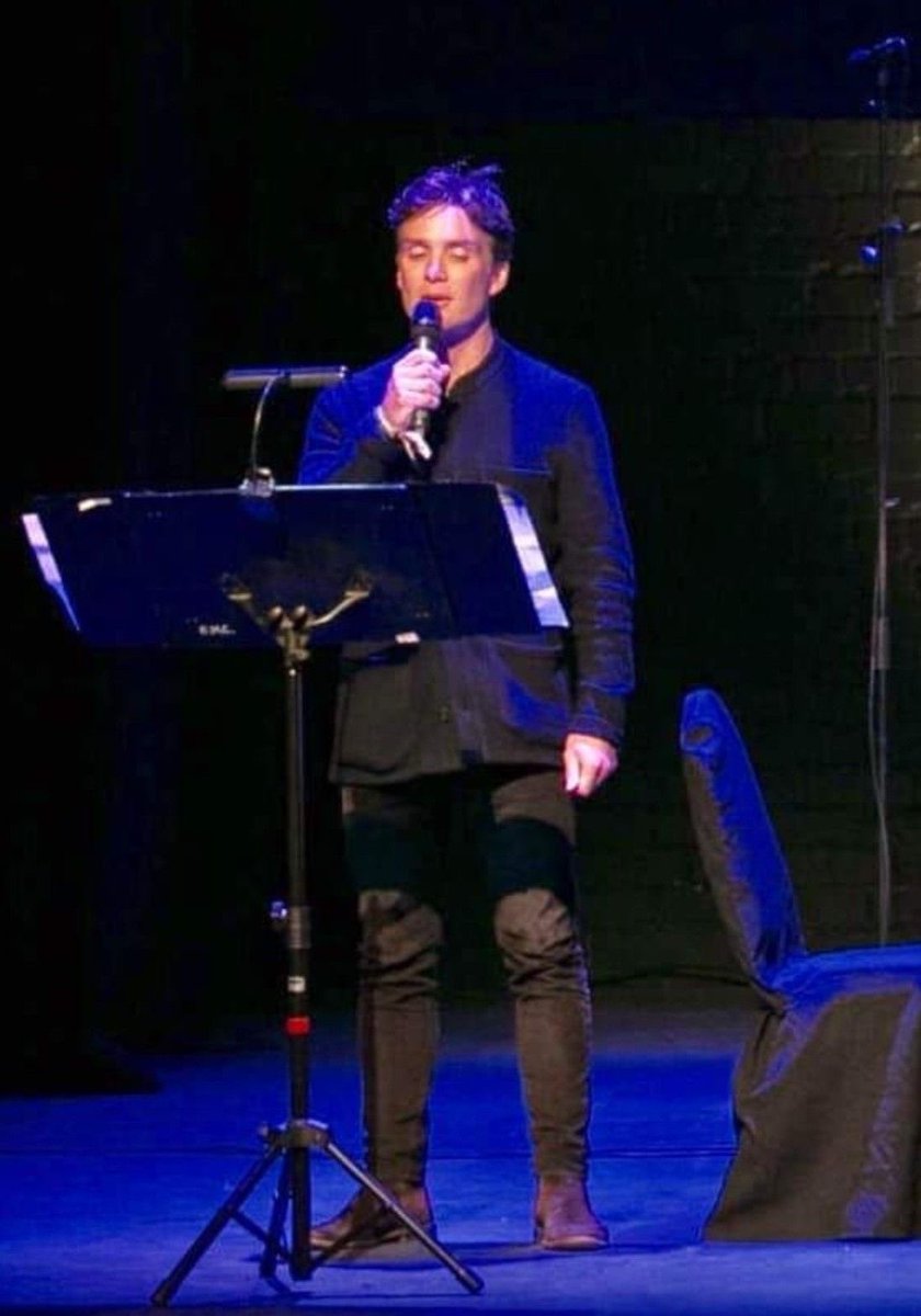 raysofcillian's tweet photo. him standing like 🧍‍♂️ https://t.co/pWyUZ7uDeo