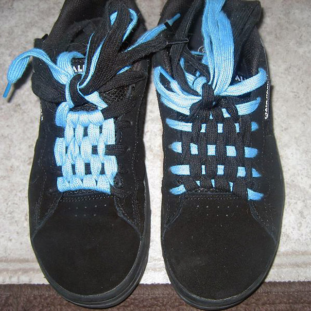 profshoelace's tweet photo. Today's pic from the archives was contributed by Stephanie C. in Feb-2009. Black Airwalk sneakers laced with black & cyan “Checkerboard Lacing”, with the ends tied rather than tucked in.
#black #cyan #airwalkshoes #airwalk #sneakers #checkerboardlacing #checkerboard https://t.co/BtJFbIrLQQ
