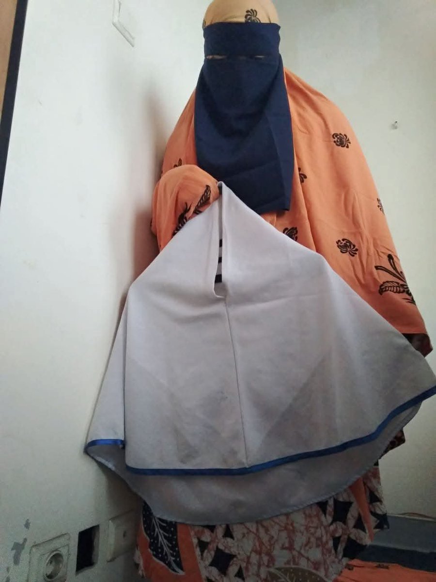 addegee21's tweet photo. Ada kelas untuk jd pembantu, , , https://t.co/DvRhM7C9hF