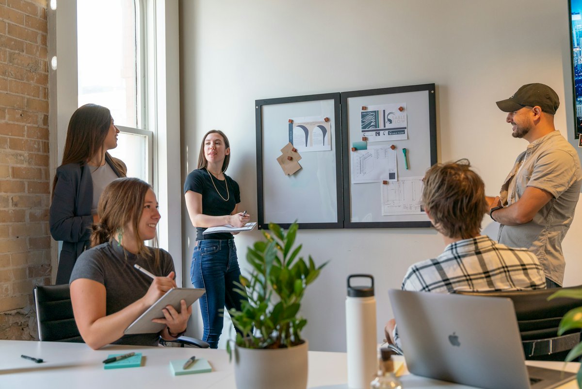 DrKyws's tweet photo. Today on “The Voice of Leadership,” discover how to build high-performance teams, improve employee experience, foster innovation through diverse perspectives, develop purposeful  leaders through mentoring, and balance profitability with growth. #Leadership #ExecutiveLeadership https://t.co/1jChrNRn4z