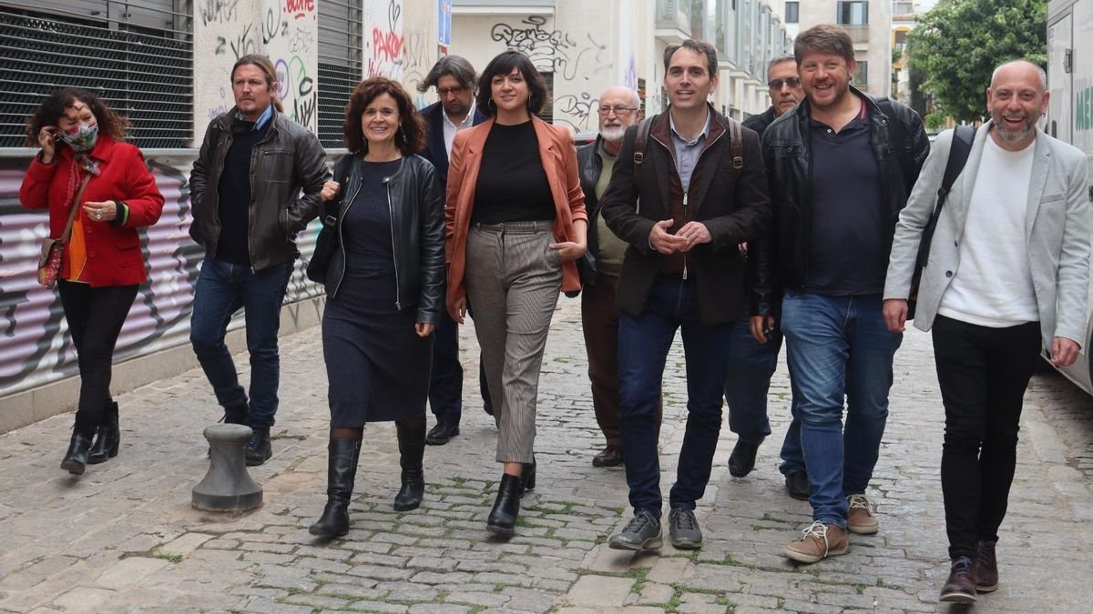 Haberestudiado's tweet photo. Espero que sea la primera dimisión de muchas. 

Han pasado 17 días de las elecciones y aún no ha llegado una valoración del desastre causado.

Detrás de Raquel, están los ideólogos que deberían ir detrás: @Efeko_Oriordan @MartinaVelardeG @NicoSguiglia 

@PODEMOS https://t.co/i2VrEZSvLl