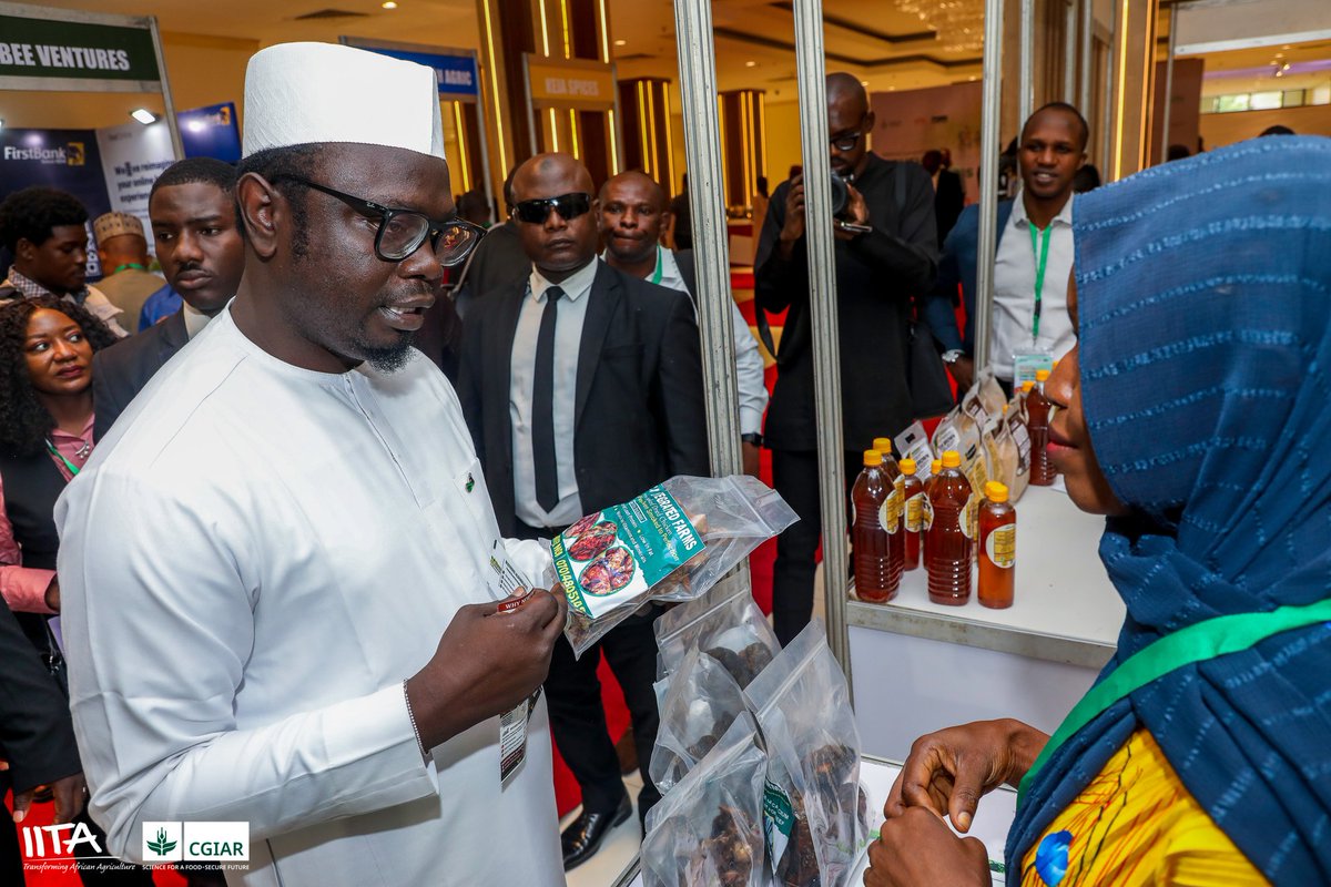 IITAYOUTHAGRIP's tweet photo. Over the next three years, the #YiALTF will transform 42 Youth Development Centres into #agribusinesshubs, train 6 million #youth, and support 500,000 #agribusiness enterprises.
Together, we are unlocking opportunities for the next generation of #agripreneurs.
#FoodSecurity https://t.co/r8xF7u8xnk
