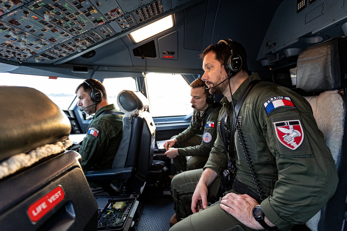 Armee_de_lair's tweet photo. 2 Aviateurs partiront dans l’espace en 2027 !

🔹Pilote réserviste d’A330 #MRTT, @Thom_astro commandera la mission PAM-6 à destination de l’ISS.

🔹Pilote d’#Awacs, @Arno_astro rejoindra Haven-1. Une 1ère mondiale pour un astronaute🇪🇺vers une station spatiale commerciale.

@esa https://t.co/SfNhJZA0JY