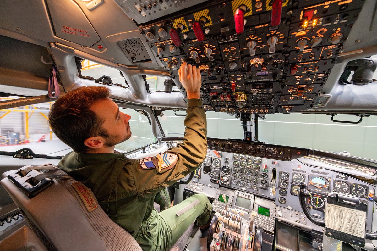 Armee_de_lair's tweet photo. 2 Aviateurs partiront dans l’espace en 2027 !

🔹Pilote réserviste d’A330 #MRTT, @Thom_astro commandera la mission PAM-6 à destination de l’ISS.

🔹Pilote d’#Awacs, @Arno_astro rejoindra Haven-1. Une 1ère mondiale pour un astronaute🇪🇺vers une station spatiale commerciale.

@esa https://t.co/SfNhJZA0JY