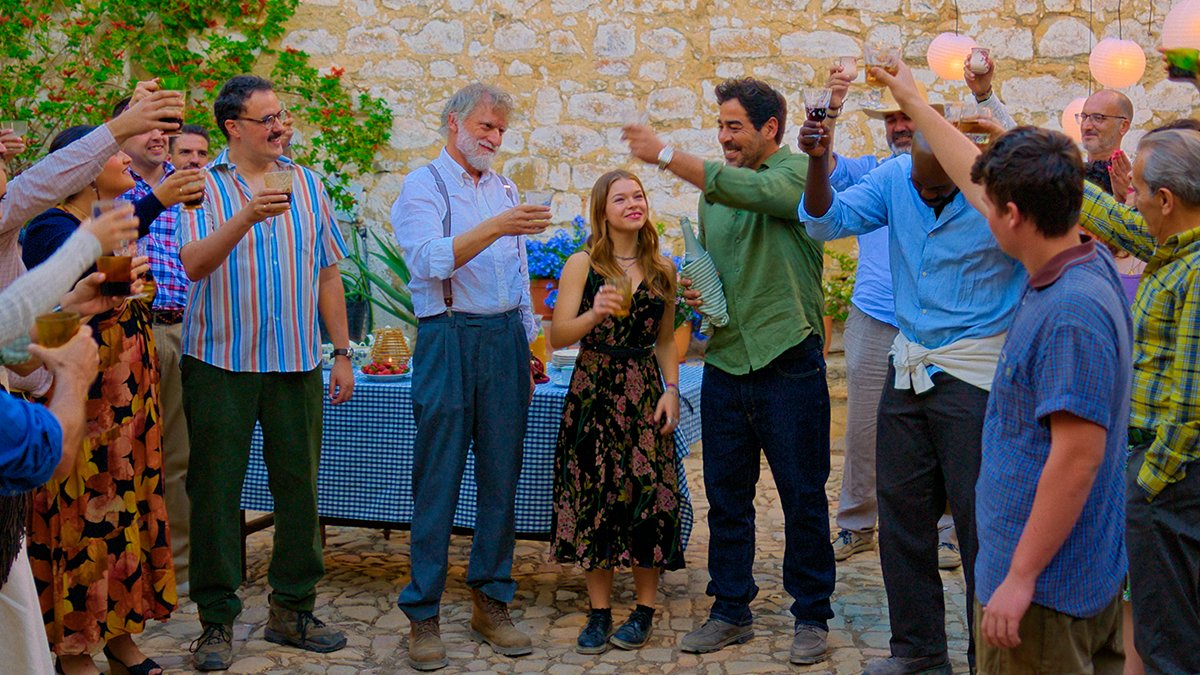 DisneyPlusES's tweet photo. En este olivar se van a reabrir viejas heridas familiares, pero alguna sonrisa también va a caer. La serie ‘Olivia’, protagonizada por Pablo Chiapella, Kira Miró, Maria Schwinning, Nancho Novo, Fernando Tejero, Lalachus y María Barranco, llega el 1 de julio. https://t.co/aQgyxwr4y0