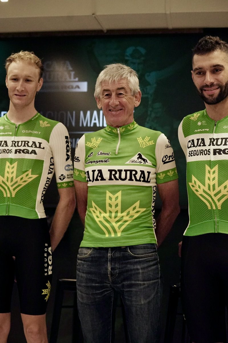 CajaRural_RGA's tweet photo. 💛 Así hemos vivido la presentación del maillot que vestirá Caja Rural-Seguros RGA en el próximo #TDF26.

🤝 Pasado y presente unidos en este @LeTour gracias a Gsport.

#SumateAlVerde💚 https://t.co/rcKD6SsB8m