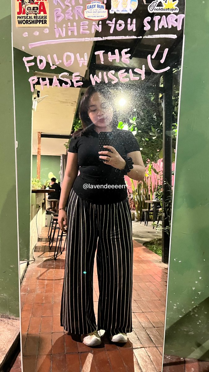lavendeeeerr's tweet photo. 🖇️ Celana Stripe 
https://t.co/Ms1NVKCsNy
➕celana bahan rayon yang jatuh dan flowy, adem dan nyaman di pinggang karna ada karetnya, buat tinggi badan 150cm masih sangat aman karna panjangnya 99cm, dan lingkar pahanya 65cm oke bgt buat aku yg agak berisi
➖gaada kantong sakunya https://t.co/ck4RFahF5l