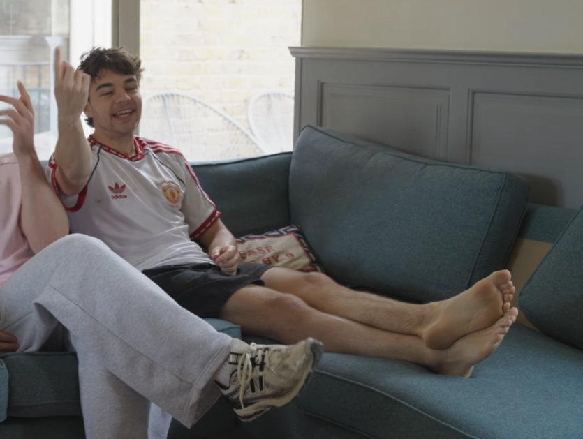 Feetofcelebz's tweet photo. Where do I sign to be ArthurTV's personal footrest🦶💙🙇‍♂️ https://t.co/ANcx6SCJ8a