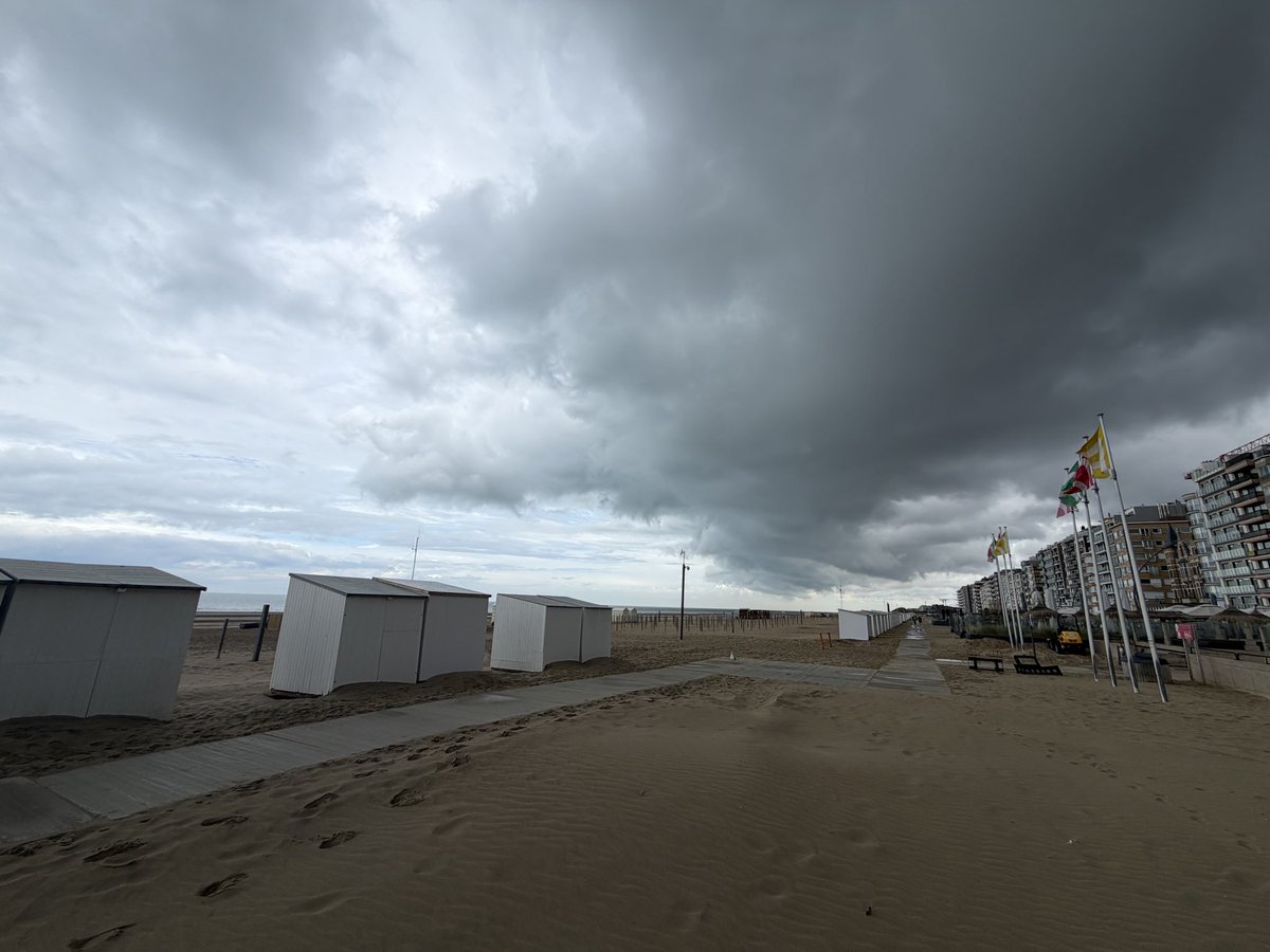 ilCostro's tweet photo. De Panne 1200 #vrtweer https://t.co/eZdyV8rk7l